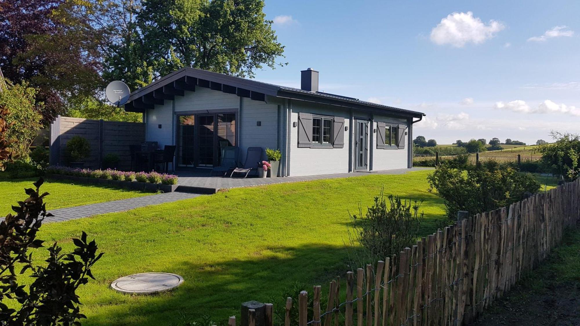 Idyllisches-Blockbohlenhaus-Mit-Eigenem-Garten-Und-Sauna-Zum-Wohlfuehlen Martensrade Luaran gambar