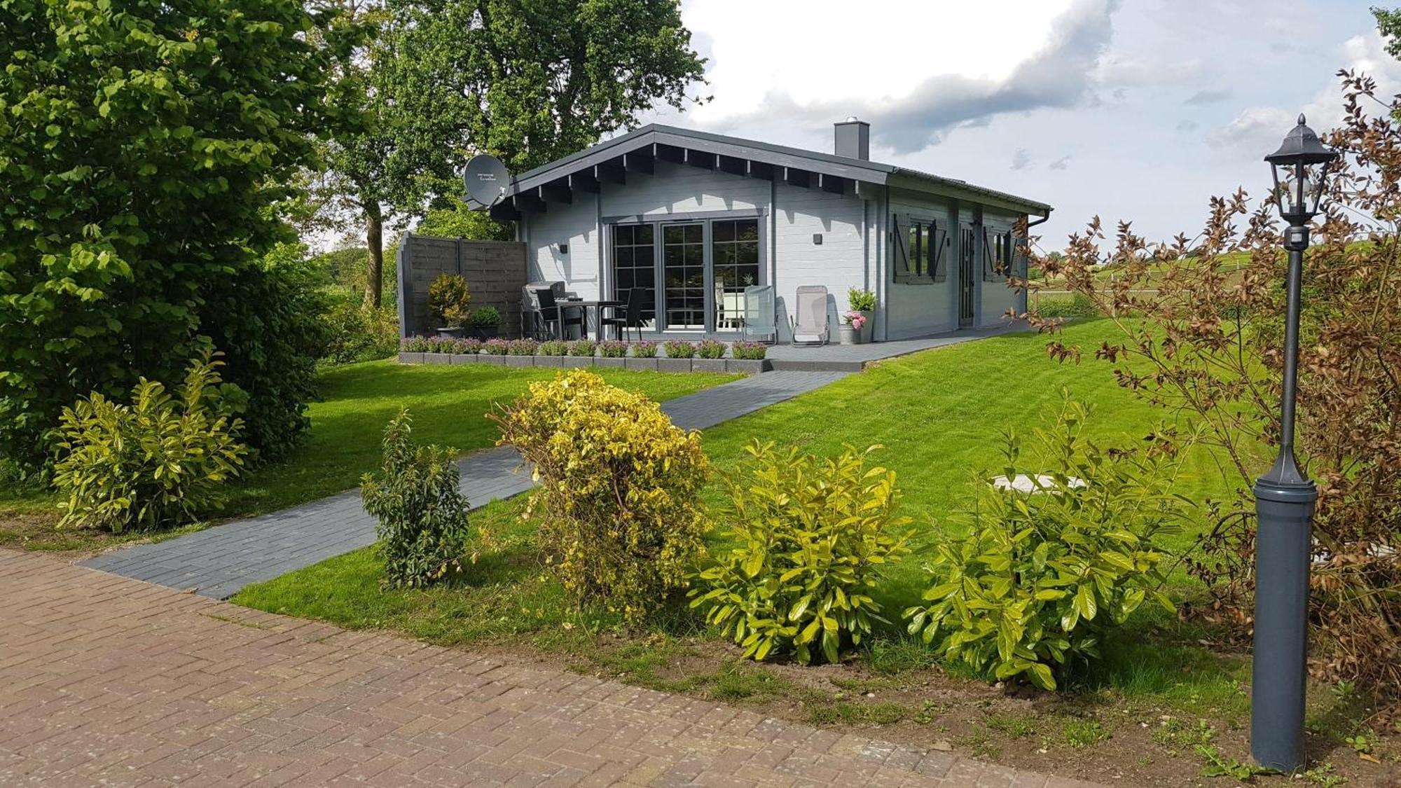 Idyllisches-Blockbohlenhaus-Mit-Eigenem-Garten-Und-Sauna-Zum-Wohlfuehlen Martensrade Luaran gambar